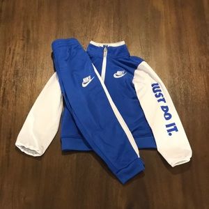 Kids Nike Jogging Suits 